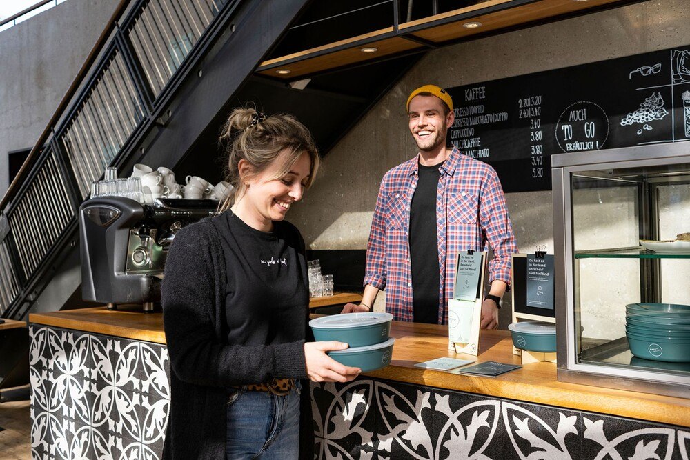 © Recup Recup Mehrwegbehälter im Gastro-Einsatz