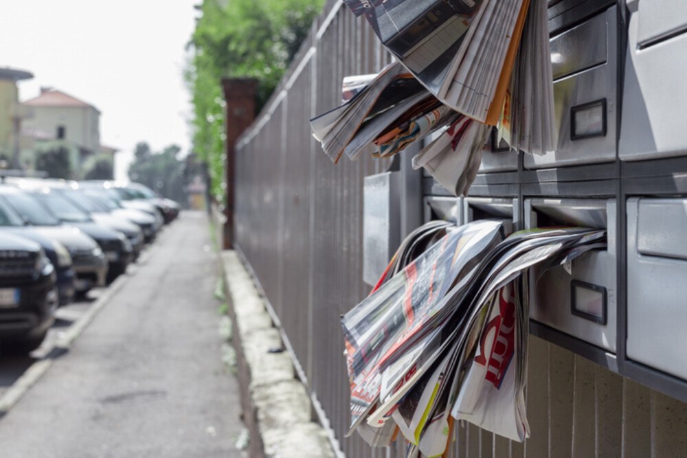 © germi_p iStock / Getty Images Plus Post quillt über in Briefkästen