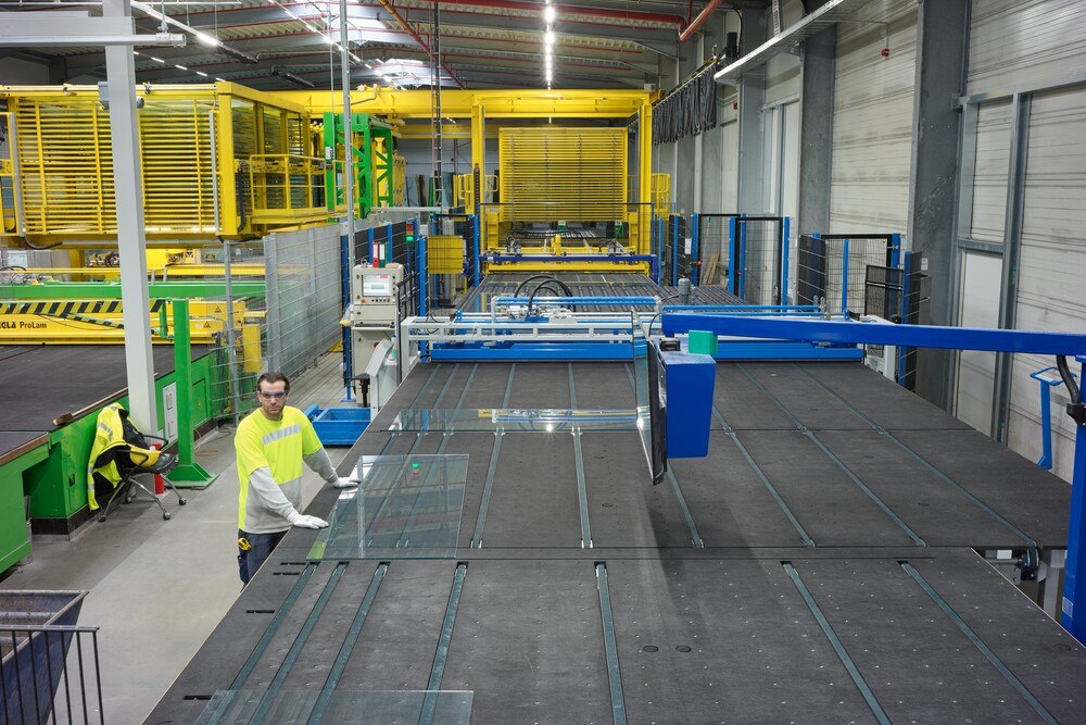 © Vetrotech Saint-Gobain Deutschland / Olaf Rohl
Zuschnitt mit Restblattspeicher im Werk Würselen von Vetrotech Saint-Gobain Deutschland.
Zuschnitt mit Restblattspeicher im Werk Würselen von Vetrotech Saint-Gobain Deutschland.