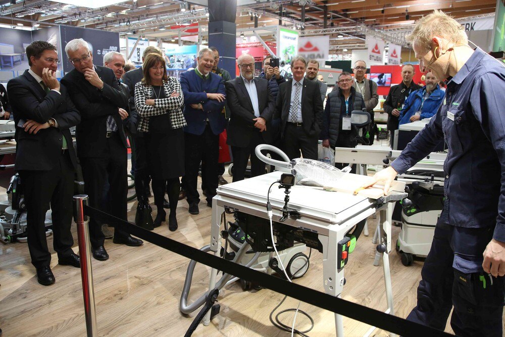 © Messe Wels
Das junge Messe-Format Handwerk Wels hatte es von Anfang an nicht leicht. Nach den Absagen 2021 und 2023 steht im März 2025 der Neustart der "größten gewerkübergreifenden Fachmesse Österreichs" für Profis aus der Holzbranche und anderen Gewerken an.
Handwerk Wels
