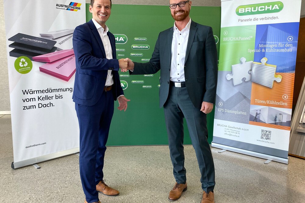© Austrotherm-Pröbstl
Heimo Pascher, Technischer Direktor Austrotherm-Gruppe, und Josef Brucha, Eigentümer Brucha.
Heimo Pascher, Technischer Geschäftsführer Austrotherm Gruppe, und Brucha-Eigentümer Josef Brucha.