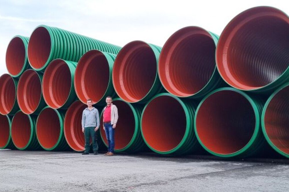 © Bauernfeind
Marcel und Erwin Bauernfeind: weitere Expansion mit Rohren.
Marcel und Erwin Bauernfeind: weitere Expansion mit Rohren.