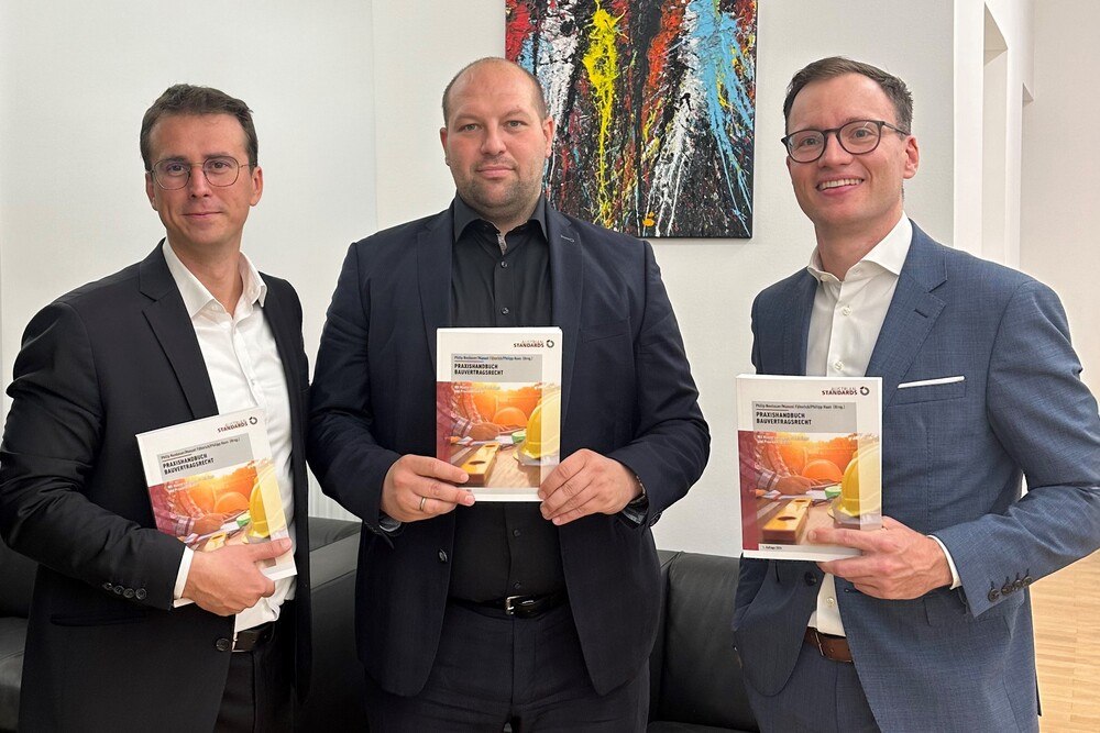 © nfra,AustrianStandards
Herausgeber: Philip Neubauer / Manuel Fähnrich / Philipp Haas
die Herausgeber mit den Handbüchern
