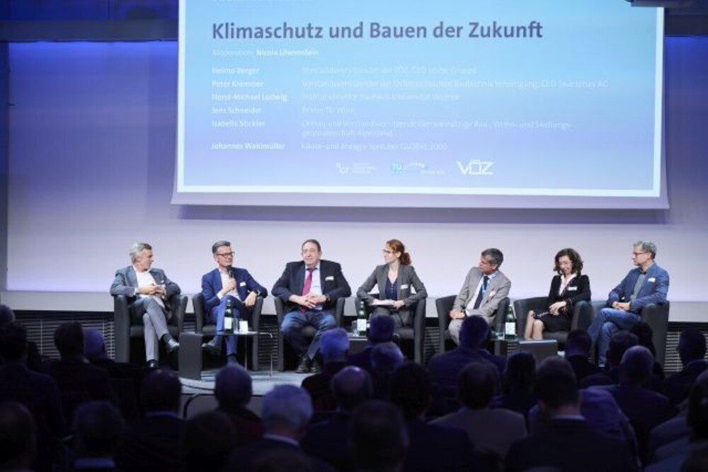 © VÖZ
VÖZ-Kolloquium: Die Zementindustrie zeigt, wie die klimaneutral werden will.
VÖZ-Kolloquium: Die Zementindustrie zeigt wie die klimaneutral werden will.