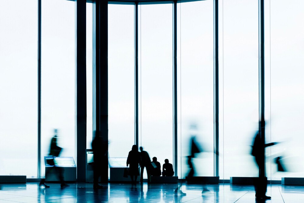 © Vandaglas Eckelt
Ganz gleich, ob bei Wohnbauprojekten oder Bürogebäuden, sind große Fenster, die viel Licht hereinlassen, Horizonte öffnen und die Perspektive erweitern, sehr gefragt.
Ganz gleich, ob bei Wohnbauprojekten oder Bürogebäuden, sind große Fenster, die viel Licht hereinlassen, Horizonte öffnen und die Perspektive erweitern, sehr gefragt.