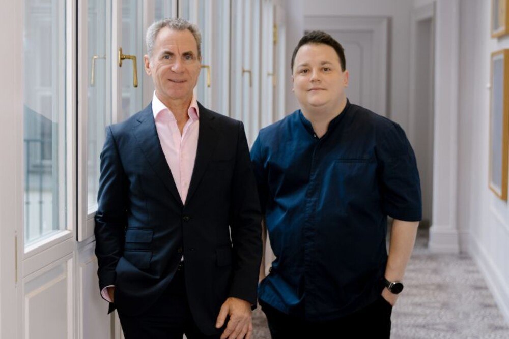 © Lena Ehrenhofer/ Cosmo Kitchen
Martin Lenikus und István Törzsök.
Martin Lenikus und István Törzsök nebeneinander