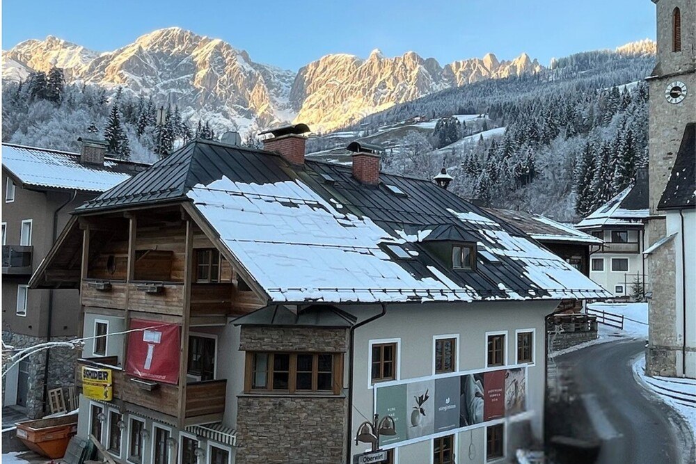 © Heidenreich Hospitality GmbH
Das ehemalige Mesnerhaus in Mühlbach am Hochkönig wird komplett entkernt und zum neuen Design-Boutique-Hotel Stieg'nhaus umgebaut.
die Baustelle des Hotels