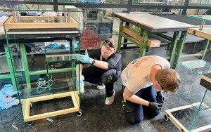 Das Ziel des Meisterkurses ist die perfekte Vorbereitung auf die anschließende Meisterprüfung, bei der wie hier auch praktische Arbeiten abgefragt werden. Im Bild: Feinschliff für die Meisterstücke 2024.