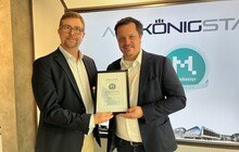 © Alukönigstahl Werner Weingraber, Geschäftsführer Madaster Österreich (li.) und Thomas Glanzer, Head of Business Development and Sustainability Alukönigstahl.