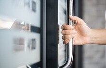 © iStock / Getty Images Plus / spukkato Eingangstür