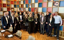 Mitglieder bei einer Versammlung