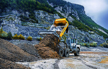 © Liebherr Dumper auf der Großbaustelle
