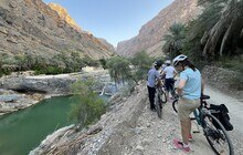 © Andrea Lehky Kühlendes Wasserloch mitten im Wadi, dem ausgetrockneten Flusstal