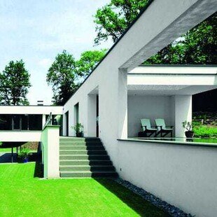 © Foto: Saint-Gobain Weber Terra Nova Der weber.pas topdry AquaBalance, die nächste Generation des 2008 eingeführten weber.pas topdrys, soll nun die Feuchtigkeit in der Fassade noch besser regulieren und dergestalt umweltschonend vor Algen und Pilzen schützen.