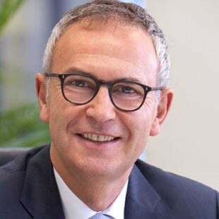 © Eurobaustoff Seit März 2019 ist die Umfirmierung der BEZ Baustoff-Einkaufs-Zentrale GmbH in die Eurobaustoff Österreich GmbH vollzogen. „Wir freuen uns, dass wir nun mit zusätzlichen Schwung unser komplettes Leistungsportfolio anbieten können", sagt Geschäftsführer Hartmut Möller.