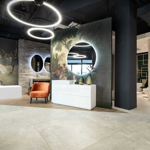 © Holter / Salih Alagic Holter Schauraum Wien 17 mit Flos-Ringleuchten als Sonderanfertigung