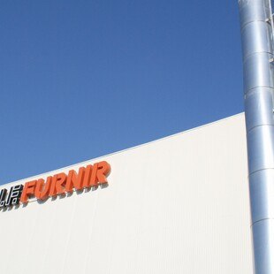 © Frischeis Frischeis stellt die Rohfurnierproduktion im Werk J. F. Furnir im rumänischen Braşov ein.