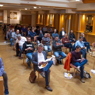 © Holzforschung Austria Das HFA-Seminar „Fensterbankeinbau & Bodenanschluss“ in Leobendorf bei Korneuburg fand am 20. Oktober Covid-19-konform mit insgesamt 50 Teilnehmern statt.