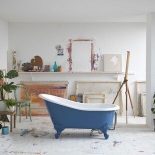 © Victoria + Albert/www.vandabaths.com freistehende Badewanne mit blauer Außenwand im Retro-Look