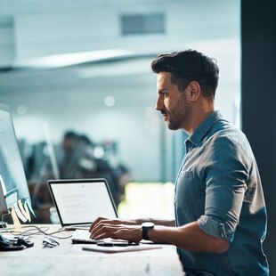 ©  iStock / Getty Images Plus Bildschirmarbeit