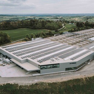 © Homag Die neue Produktionshalle von Homag am deutschen Standort Schopfloch wurde nach zehn Monaten Bauzeit am 10. Mai 2022 eröffnet.