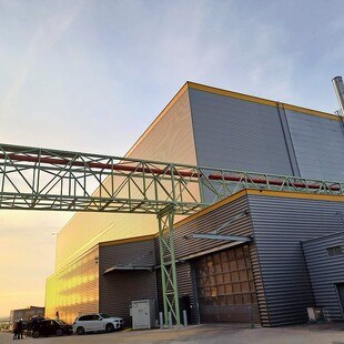 © Hartl Metall Fertig montierte Förderbrücke