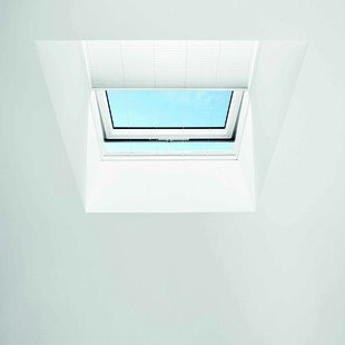 © Roto Mit dem neuen Fenster "OnTop" bietet Roto seit kurzem eine Lösung für flache Dächer.