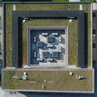 © Amann die DachMarke Flachdächer eignen sich für vielfältige Nutzung. Die meisten baulichen Anforderungen dafür sind in der ÖNorm B 3691 geregelt.