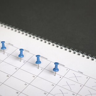© iStock / Getty Images Plus / sinseeho Kalender mit 4 Arbeitstagen