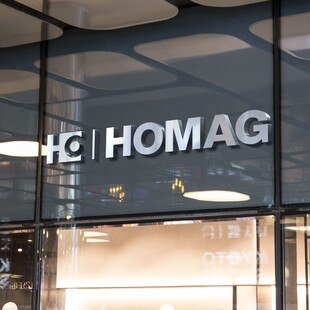 Homag Logo auf Gebäude