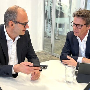 © Sandra Bauer Swietelsky Robert Schedler (FCP) und Peter Krammer (Swietelsky) im Gespräch