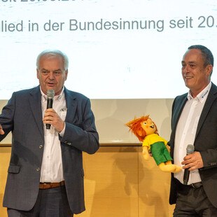 Der neue niederösterreichische Landesinnungsmeister Stefan Zamecnik (rechts) und sein Vorgänger Helmut Mitsch.