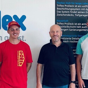 © Peter Amann Das WM-Team im Flachdach-Bewerb (v. l.): Jakob Waldner von der Firma Dorer in Walchsee, Mentor Peter Amann und Bernhard Breuer von der Graf Holztechnik aus Horn.