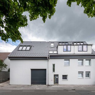 © Velux Deutschland GmbH Nach dem Umbau des Hauses von Dachdeckermeister Christian Kattler ermöglichen zahlreiche Fenster ein tageslichtdurchflutetes Dachgeschoss mit gesundem Raumklima.