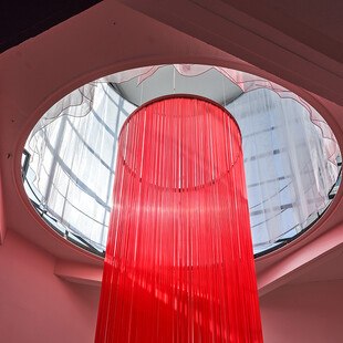 © Günter Richard Wett Ausstellungsinstallation in Rot