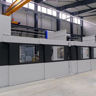 © H.P. Kaysser Fahrständer-Fräsmaschine für die Großteilebearbeitung.