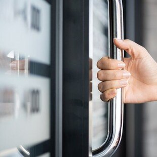 © iStock / Getty Images Plus / spukkato Eingangstür