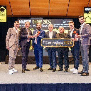 © Josef Bollwein Otto Singer (3. v.r.) bei der Mawev-Show.