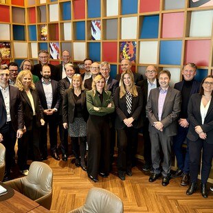 © VDMA Industrieverbund VDMA Sanitärtechnik und -design Mitglieder bei einer Versammlung