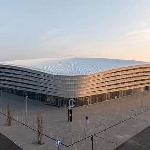 © György Palkó Die Architektur der Alba Arena im ungarischen Székesfehérvár ist ein echter Blickfang. Zugleich stellt die Gestaltung hohe Ansprüche an die Funktionalität der Gebäudehülle.